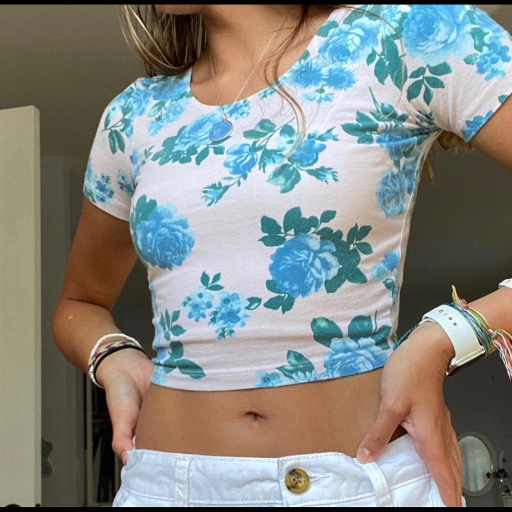 adorable floral crop top!
